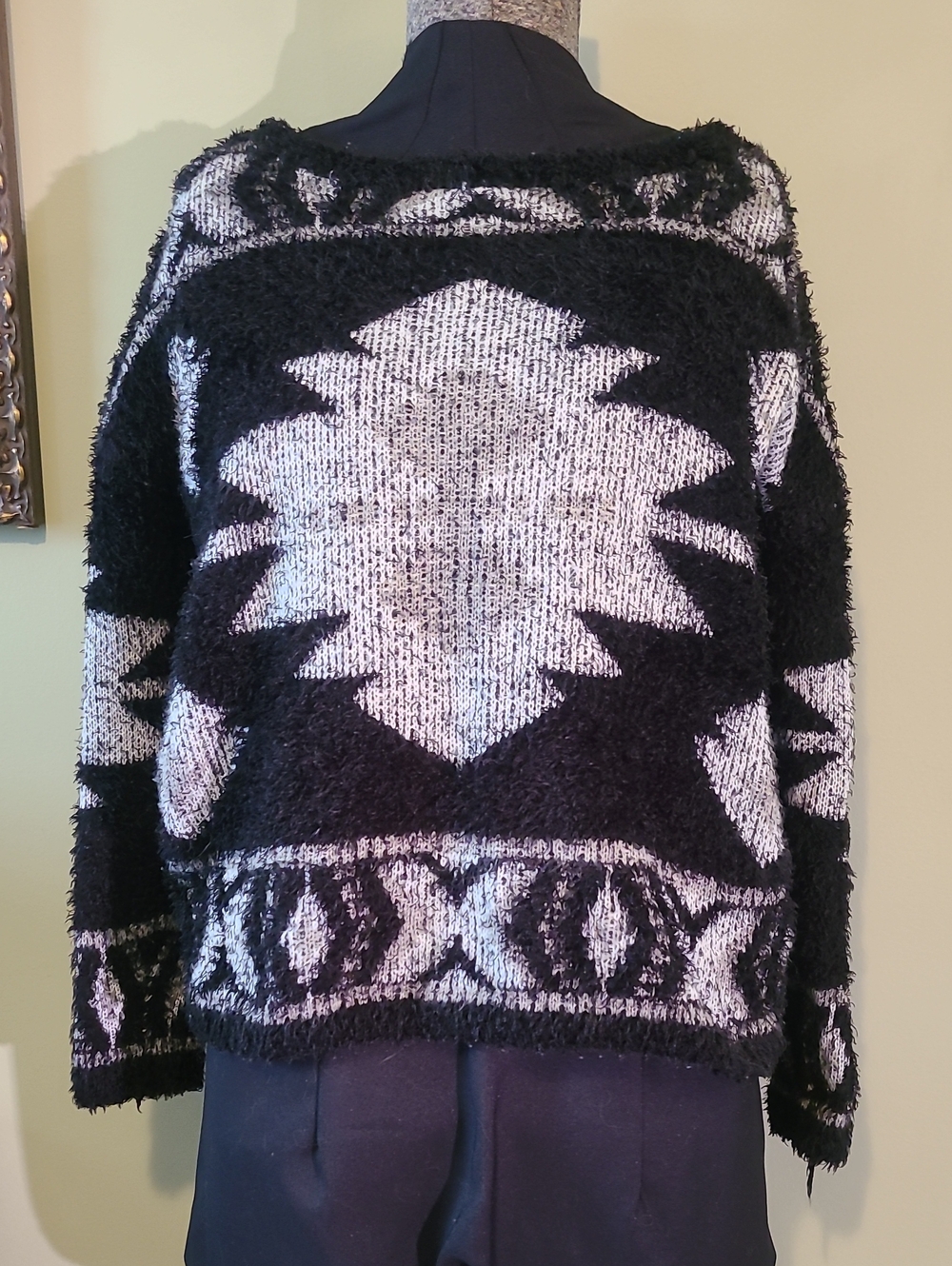 t/o Black and White Geometric Fuzzy Knit Sweater Womens Size Small